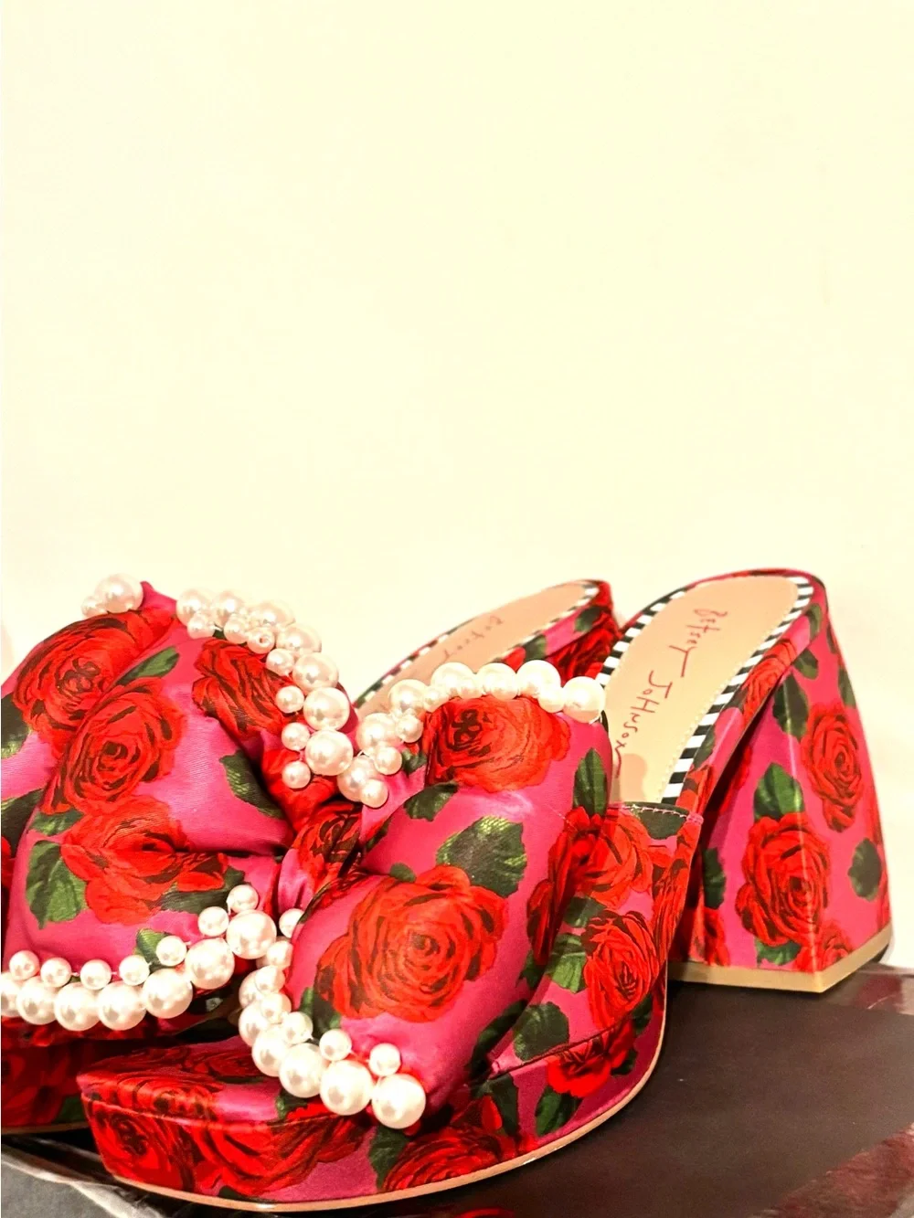 Betsey Johnson Mely Platform Sandal size 8 Roses and Pearls Pink Puff Heart - Picture 4 of 9